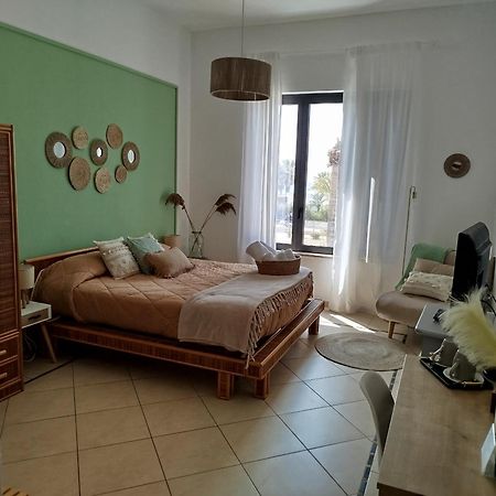 Bed and Breakfast L'Approdo Сан-Леоне Экстерьер фото